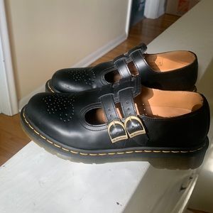 8065 Smooth Leather Mary Jane Dr.Martens ONLY WORN ONCE!!!